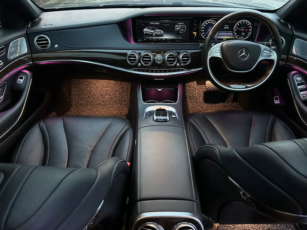 Mercedes S-Class view 4