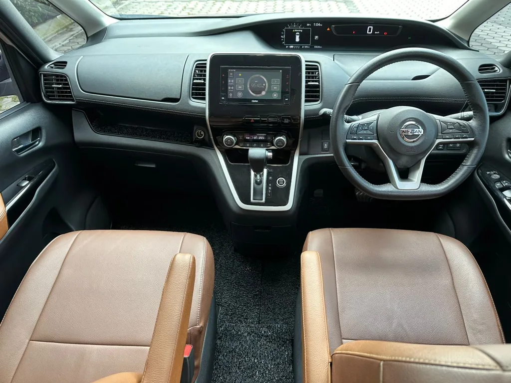 Nissan Serena (C27) view 2