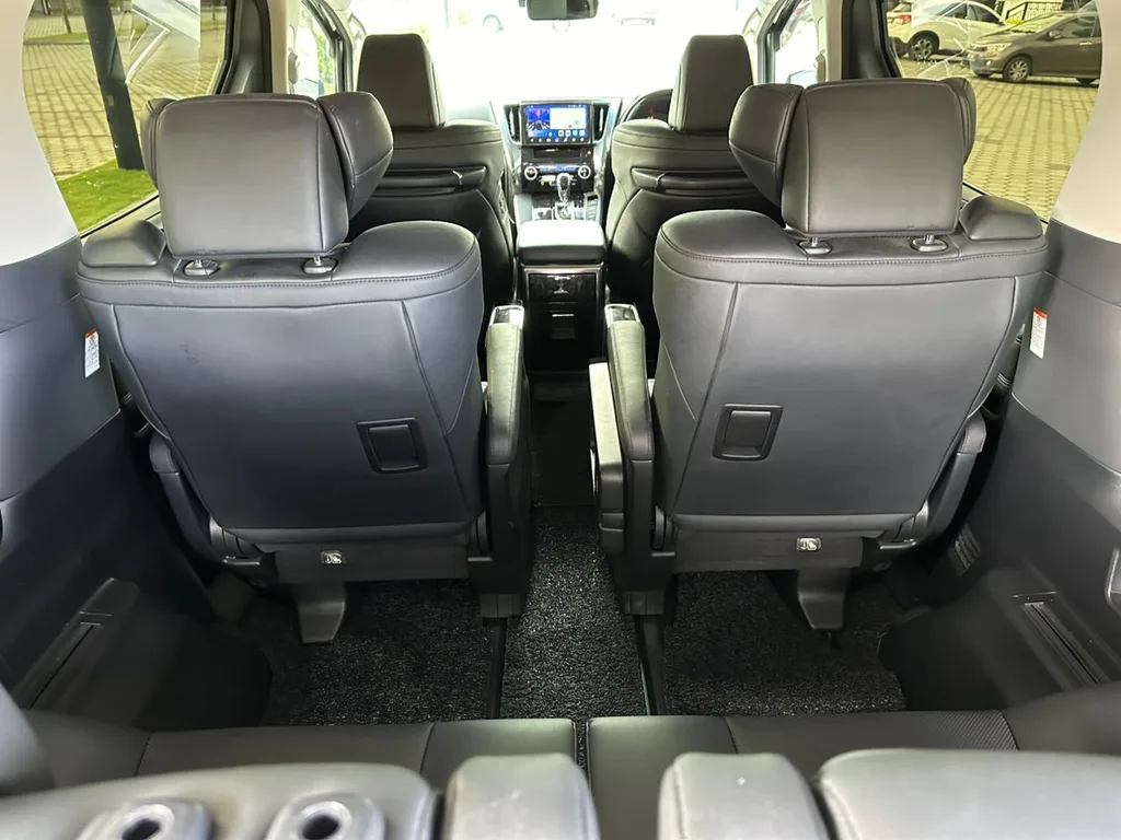 Toyota Alphard (Pilot Seat) view 5
