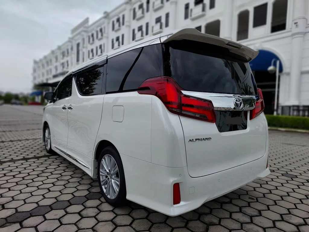 Toyota Alphard (AGH 30) view 6