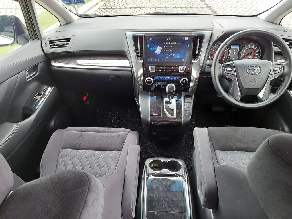 Toyota Alphard (AGH 30) view 2