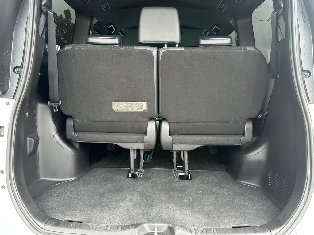 Toyota Voxy view 7