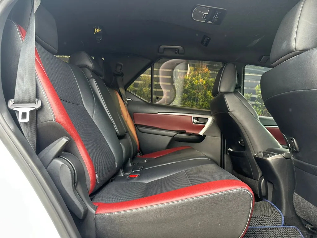 Toyota Fortuner view 3