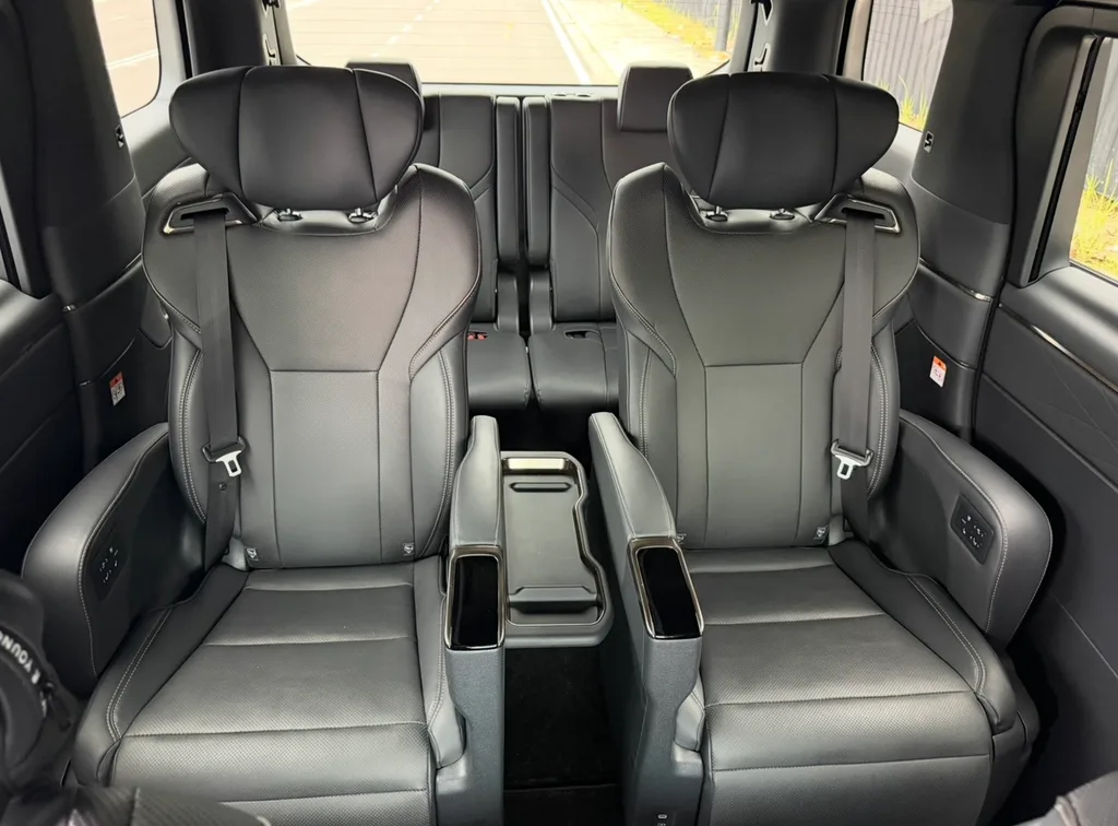 Toyota Alphard (Latest) view 6