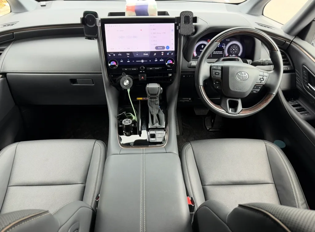 Toyota Alphard (Latest) view 2