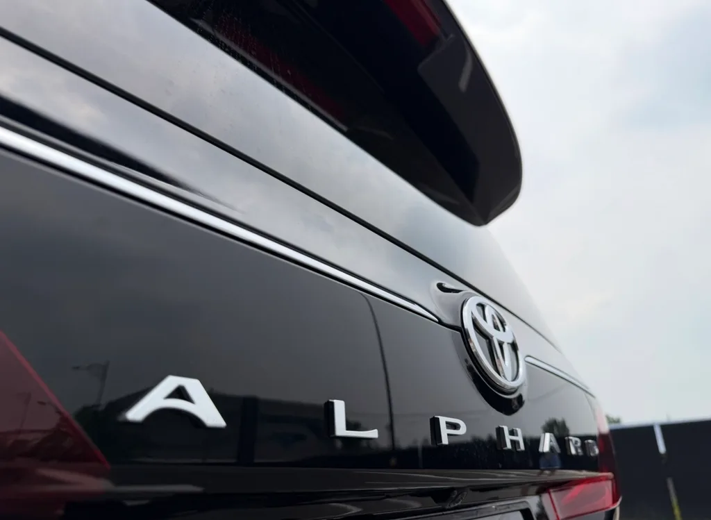 Toyota Alphard (Latest) view 8