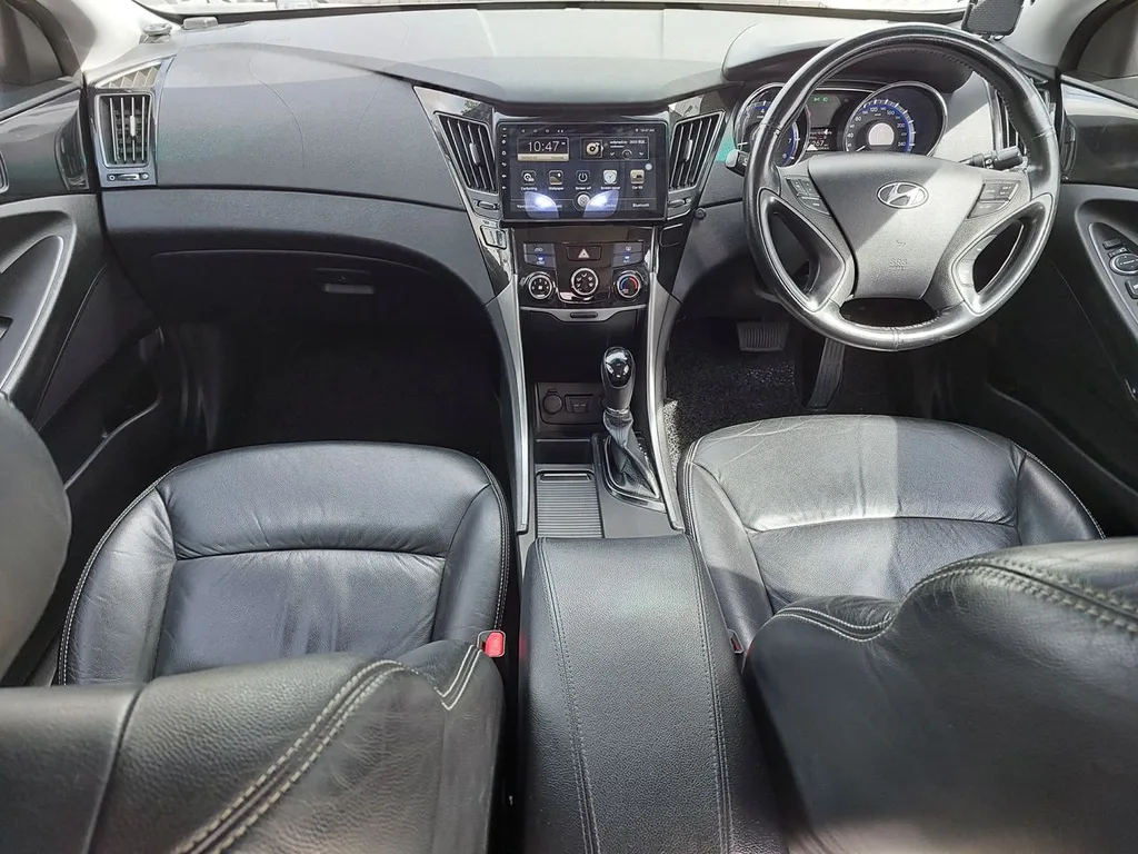 Hyundai Sonata view 2