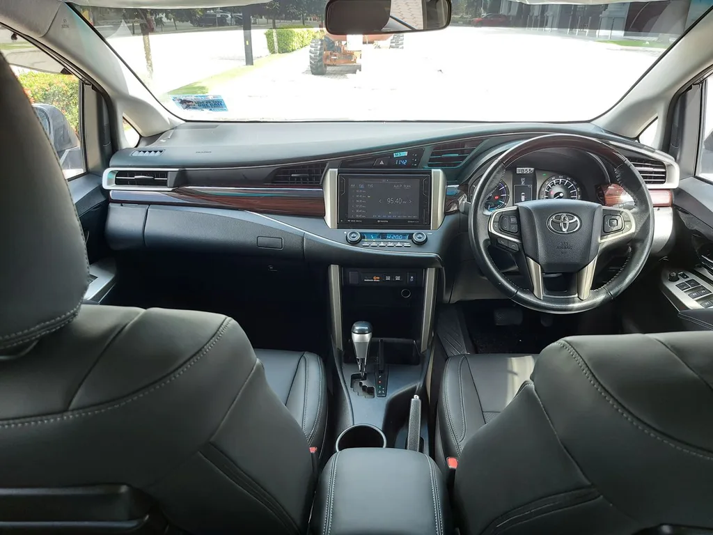 Toyota Innova view 2
