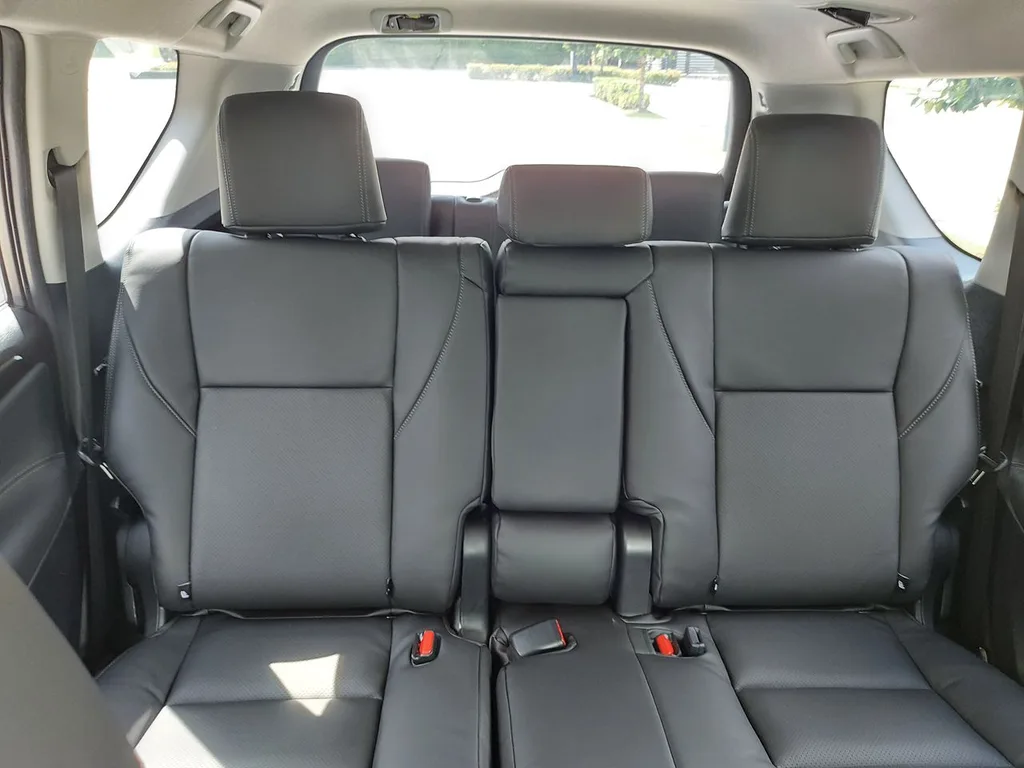 Toyota Innova view 4