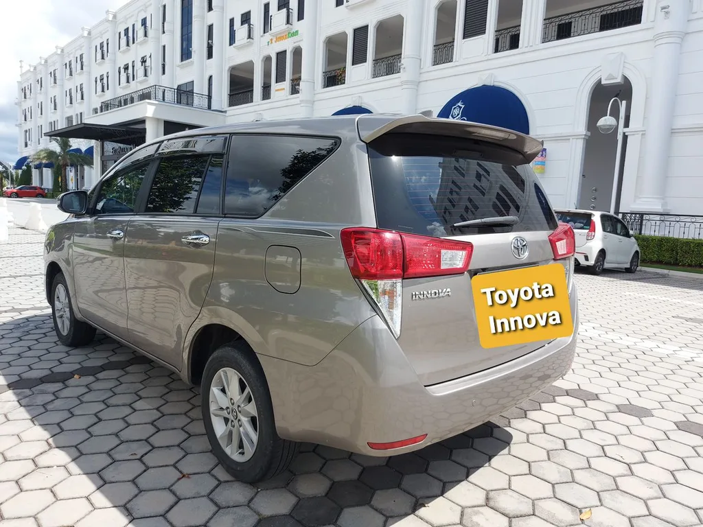 Toyota Innova view 5