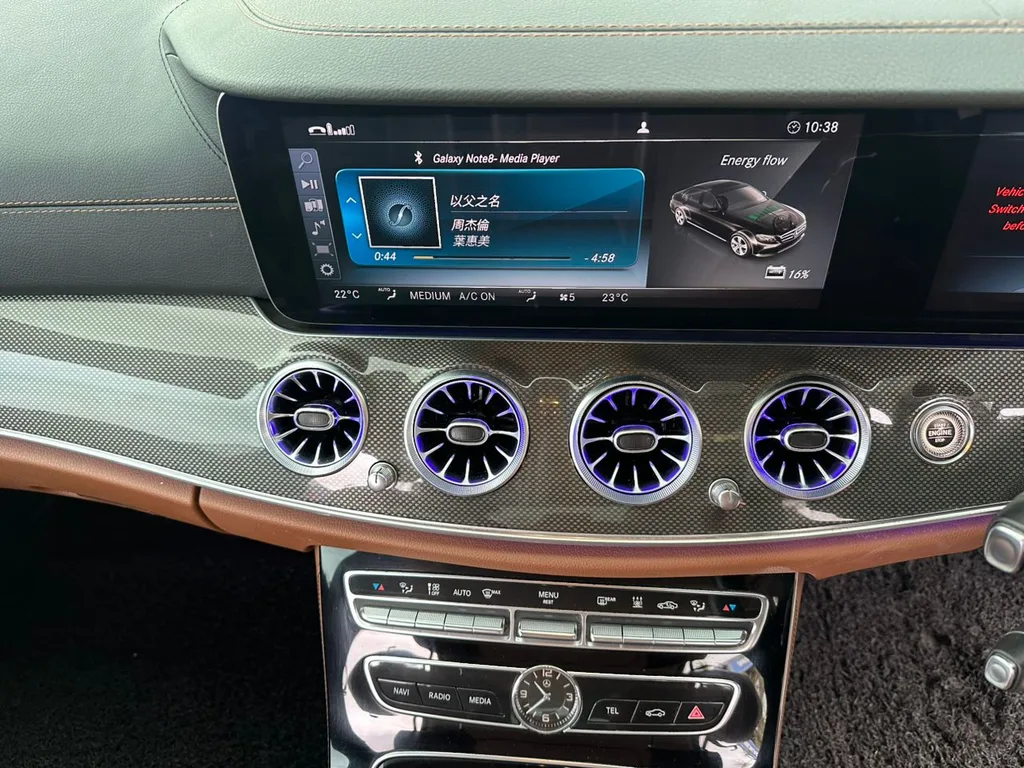 Mercedes E-Class view 3