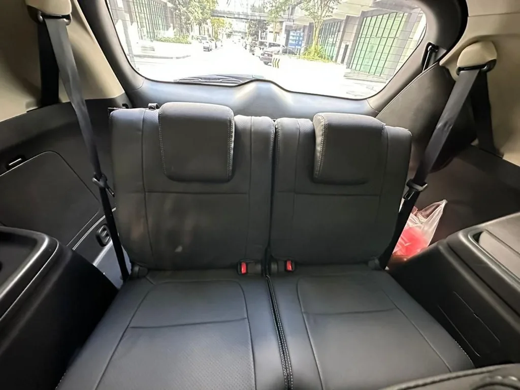 Mitsubishi Outlander view 4