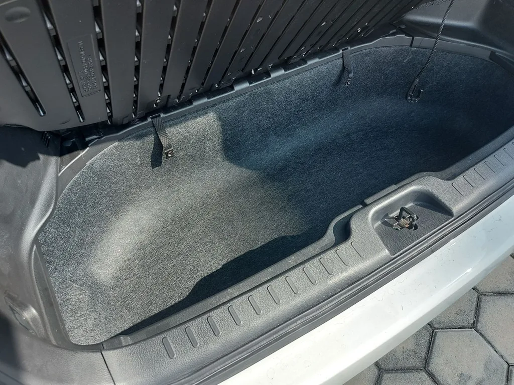 Nissan Serena (C26) view 6