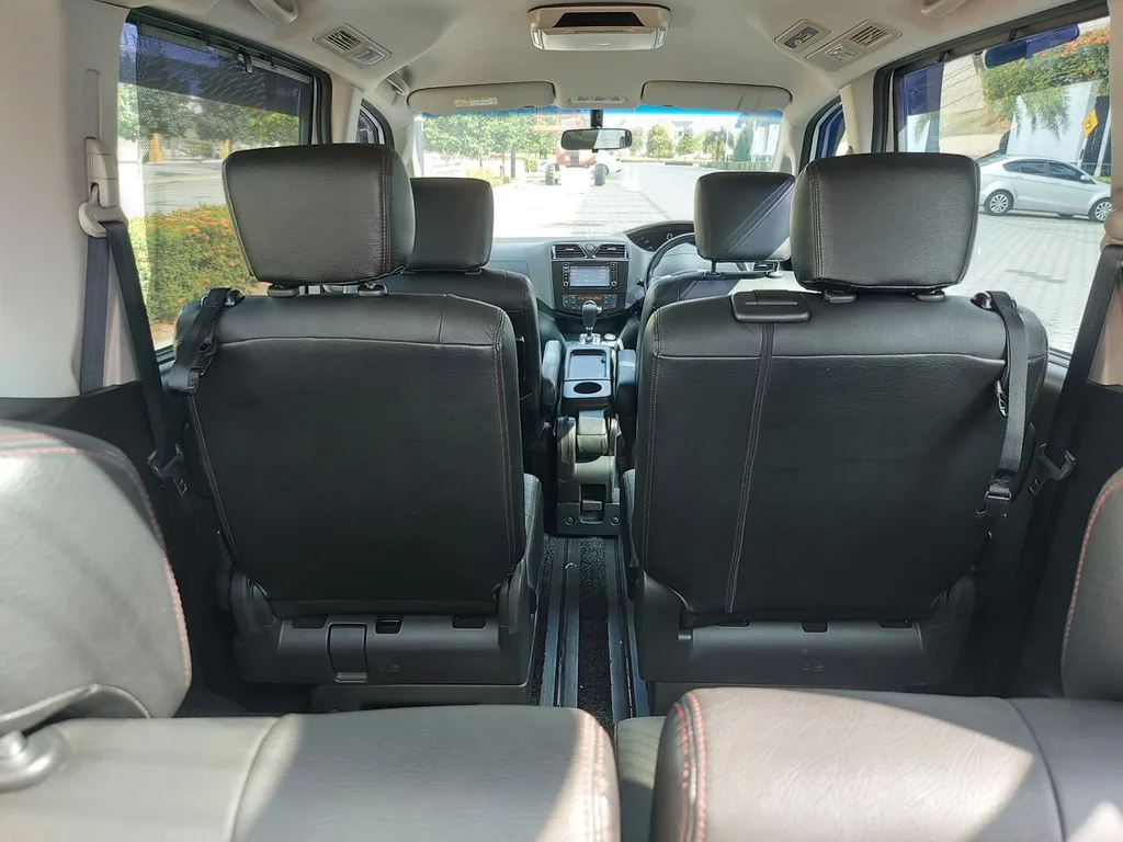Nissan Serena (C26) view 4