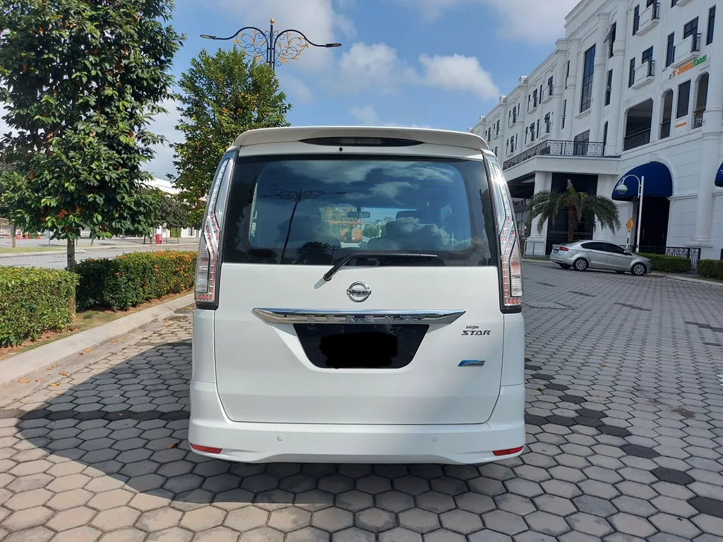 Nissan Serena (C26) view 7